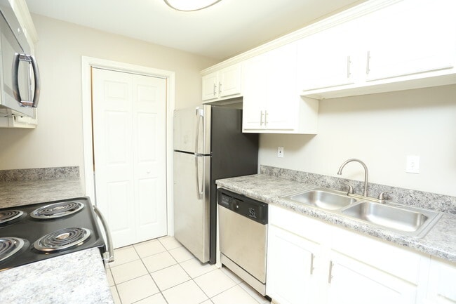 1BR, 1BA -745 SF - Kitchen