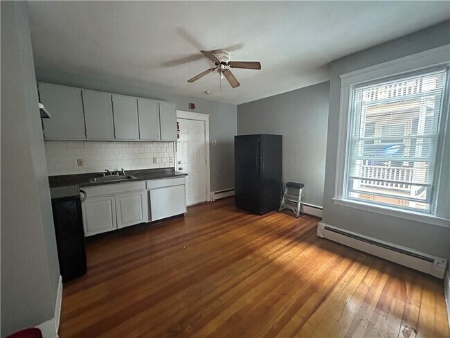 Photo - 915 Dexter St Unit 2R