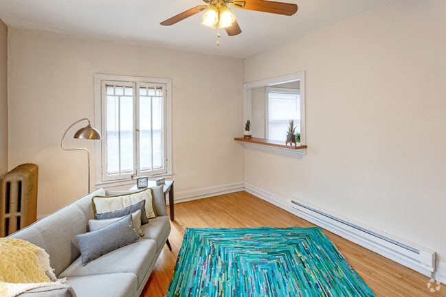 1536 LaSalle Ave - 1BR, 1BA - Living