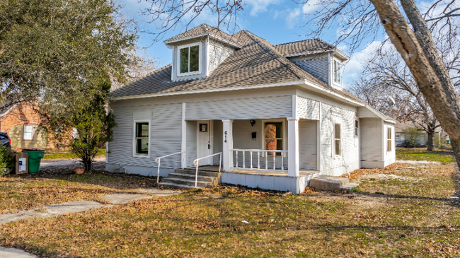 Building Photo - 614 S Grand Ave Rental