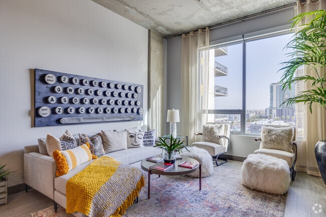 1BR, 1BA - 760SF