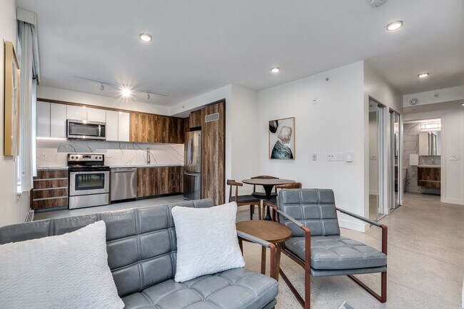 Building Photo - 1170 Barclay St Unit 207