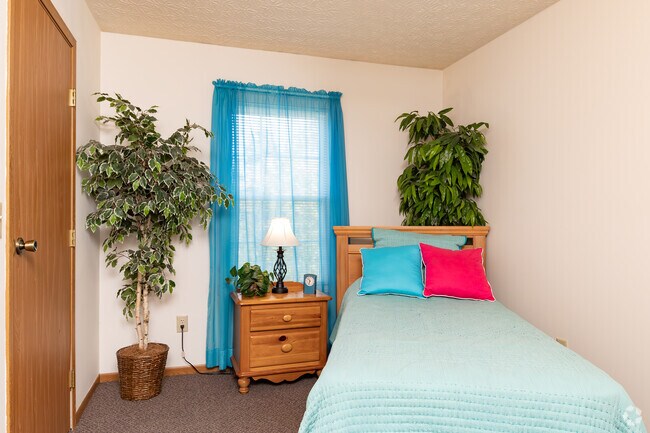 2BR, 1BA - 900SF - Bedroom