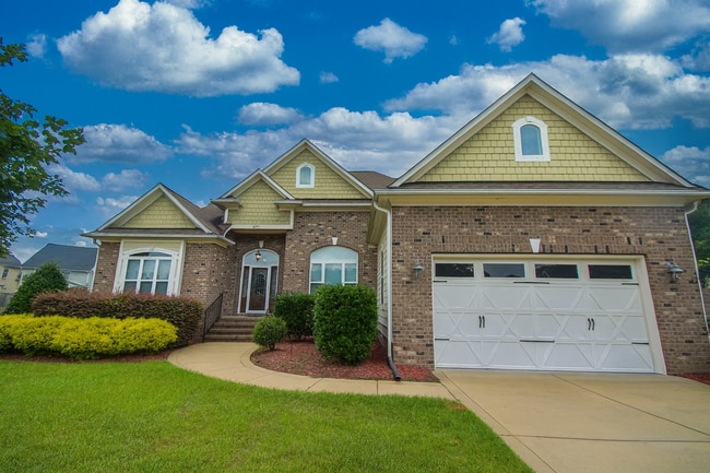 Building Photo - 4 Bedroom 2.5 Bathroom- Small Dogs Considered Rental