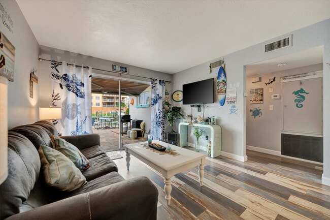 Photo - 11420 1st St E Unidad ID1302347P