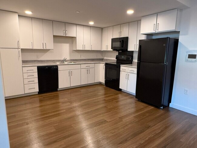 Building Photo - 466 River St Unit 308