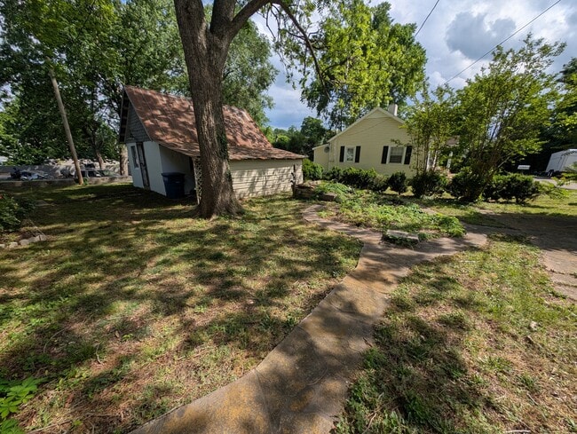 Photo - 107 W Cooper St