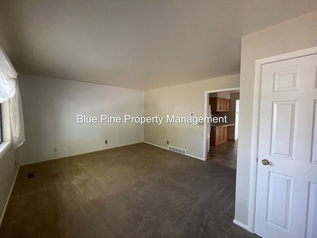 Photo - 3586 Daleen St