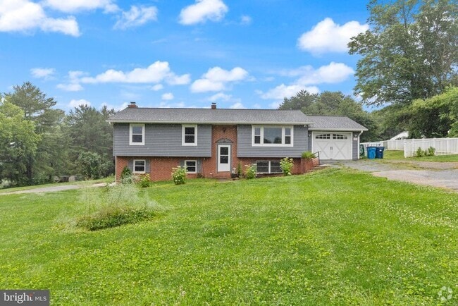 Building Photo - 7390 Woodbine Rd Rental