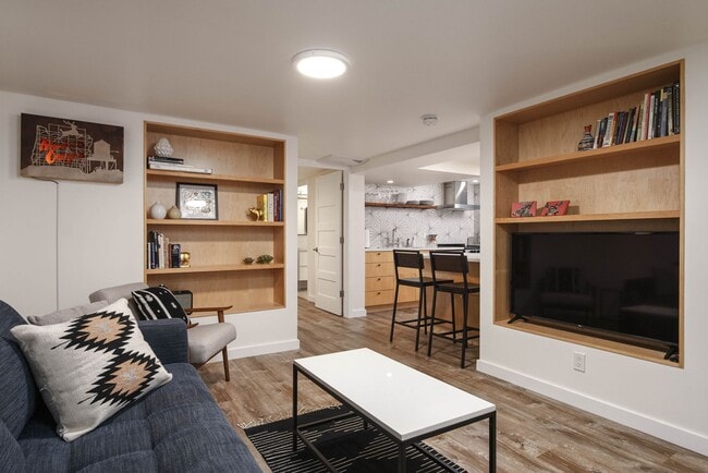 Building Photo - R0441 Unit B