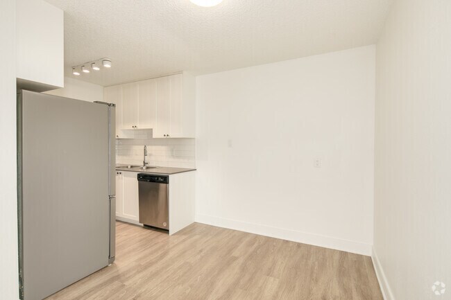 2BR, 1BA - 998SF - Dining Room