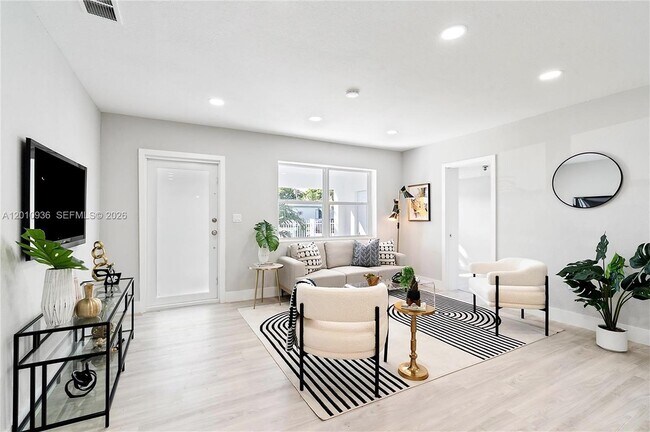 Photo - 925 NW 84th St