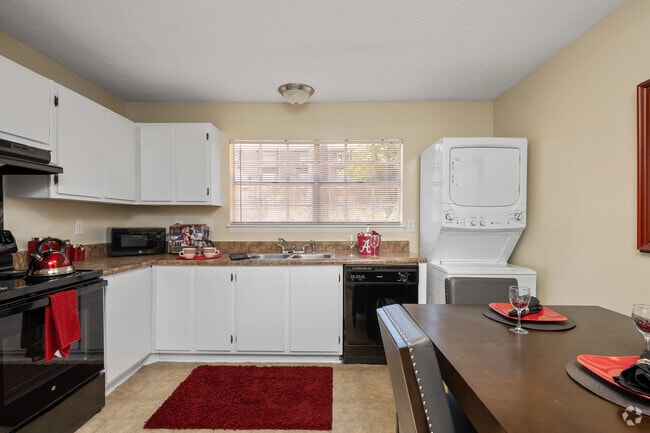2BR, 1BA - 900SF - Kitchen