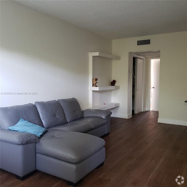 Building Photo - 1420 Atlantic Shores Blvd Unit 333 Rental