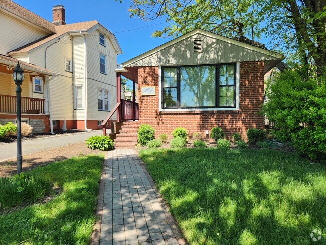 Building Photo - 42 Elm St Rental