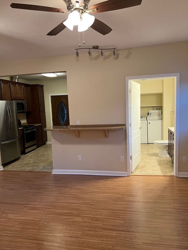 Photo - 189 E 2nd St Unidad 201