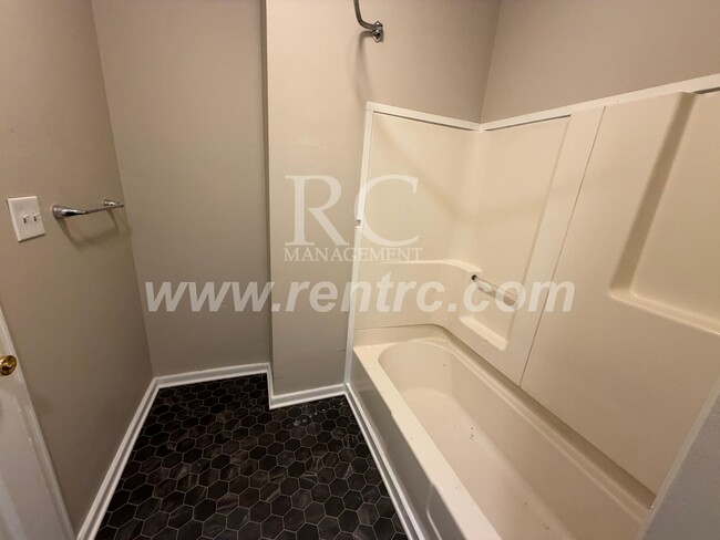 Photo - 604 N Main St