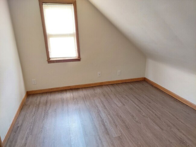 Photo - 1129 St George St Unit A