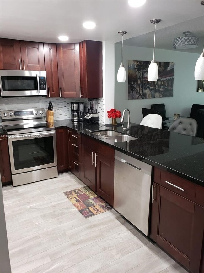 Photo - 900 NE 12th Ave Unit 302