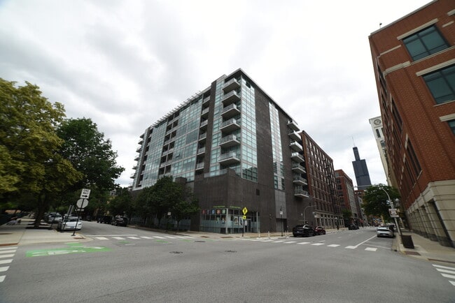 Building Photo - 225 S Sangamon St Unit 701