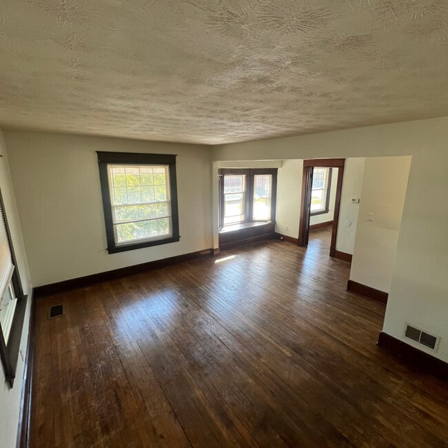 Building Photo - 50 Orchard Ave SE Rental