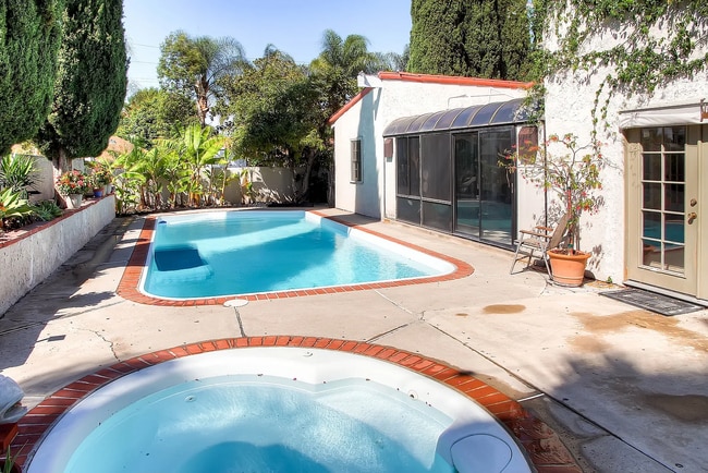 Building Photo - 24061 La Rosa Dr Rental