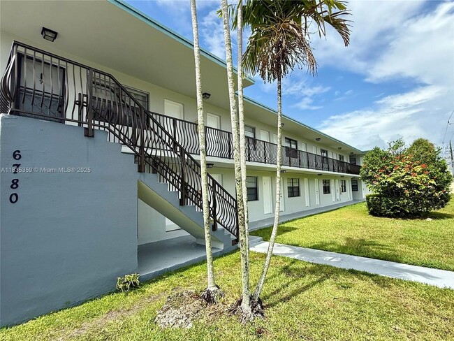 Building Photo - 6780 SW 44th St Unit 8-8 Rental