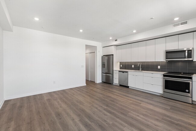 Photo - 1229 N Front St Unit 3B