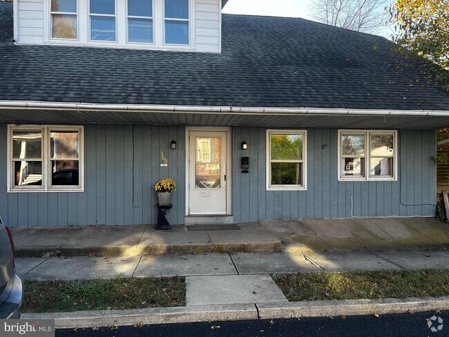 Building Photo - 366-SIDE W Mt Vernon St Rental