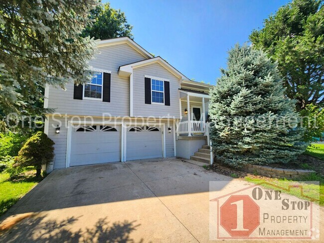 Building Photo - 4 bedroom, 2.5 bathroom, 2 car garage home...