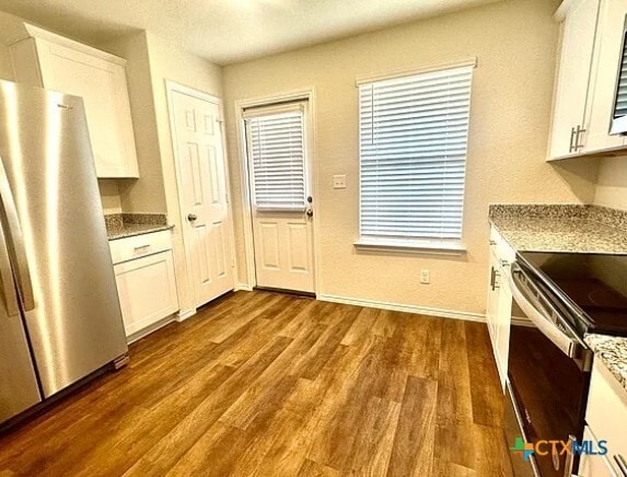 Photo - 452 Lynwood Gold