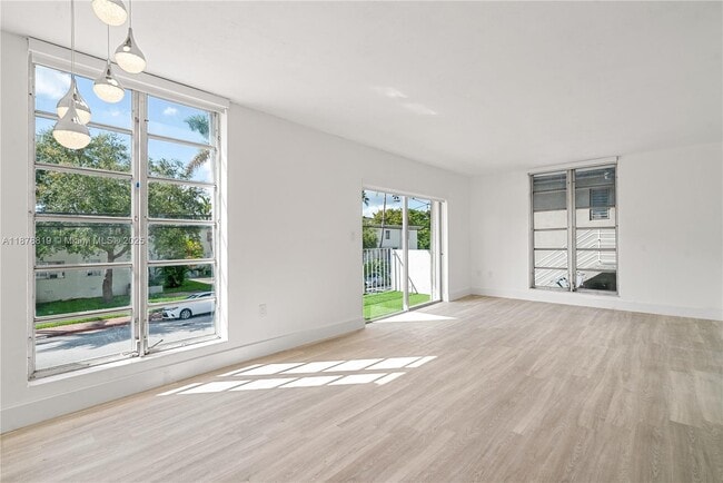 Building Photo - 8305 Crespi Blvd Unit 2D Rental