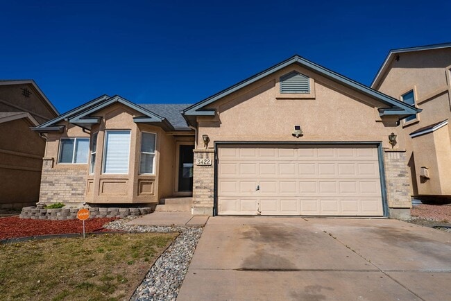 Building Photo - Stunning 4-bedroom, 3-bathroom home near Ft Carson!