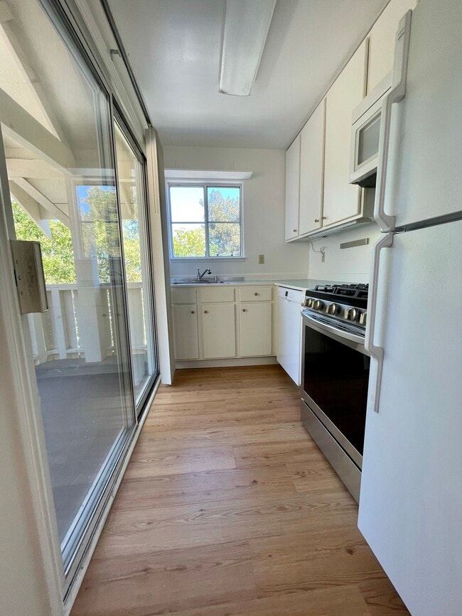 Cocina - 411 Santa Fe Ave