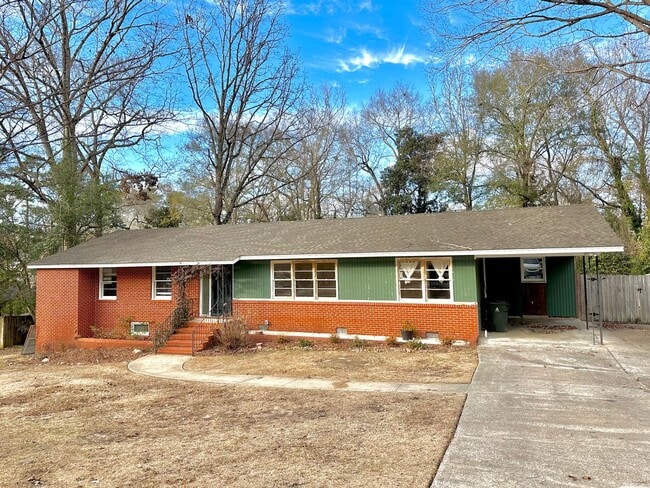 Building Photo - Cute one level home inside the Loop