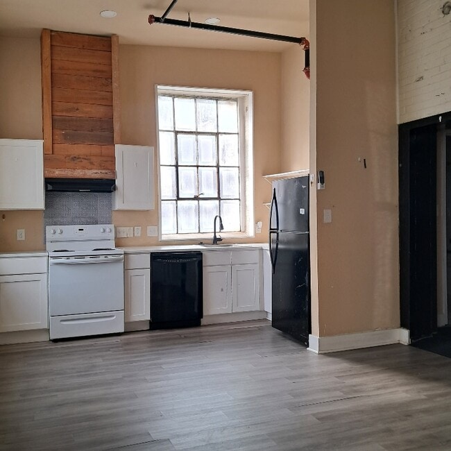 Photo - 632 Roanoke Ave Unit 104