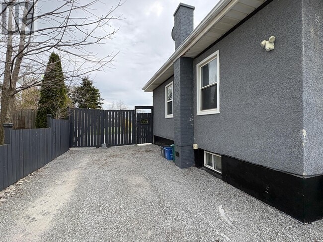 Photo - 1341 Niagara Stone Rd