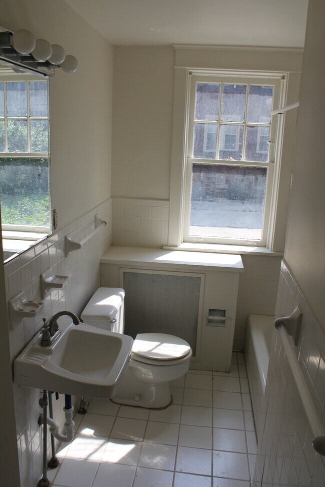 Photo - 5869 Northumberland St