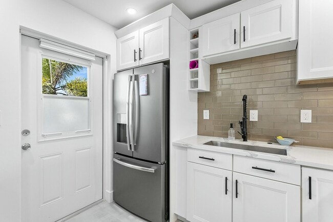 Photo - 330 N Federal Hwy Unit 211