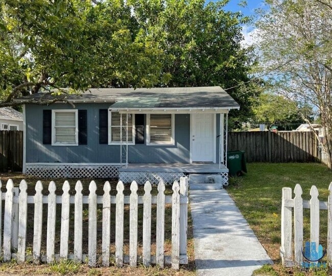 Building Photo - 2 Bed 1 Bath Home for rent in Tampa *Available Now*