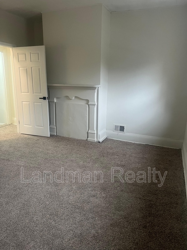 Photo - 2917 Shadeland Ave