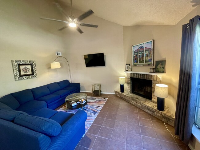 Fully furnished - 716 Heavens Dr Unit 15