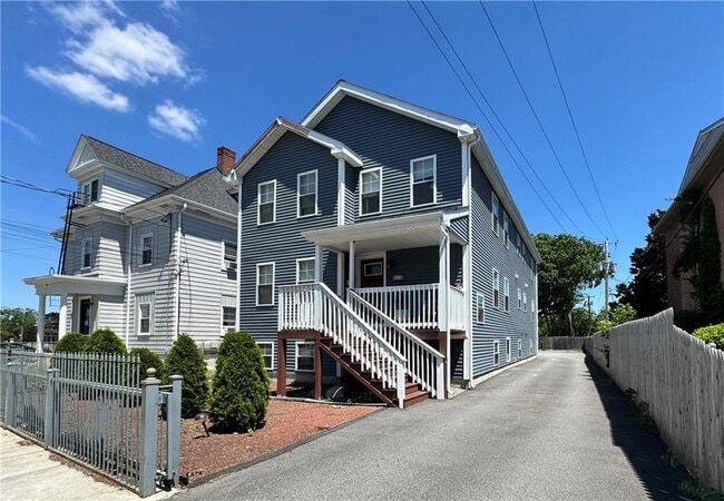 Building Photo - 171 N Bend St Unit 1