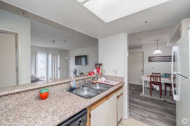 2BR, 2BA - 850SF - Kitchen