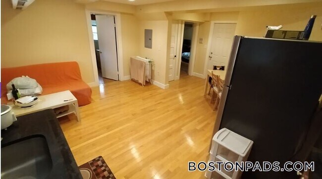 Photo - 156 Magazine St Unit B