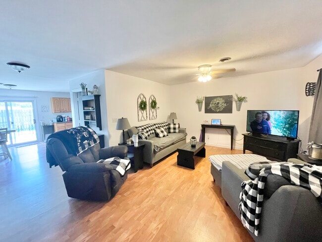 Photo - 210 Beaver St