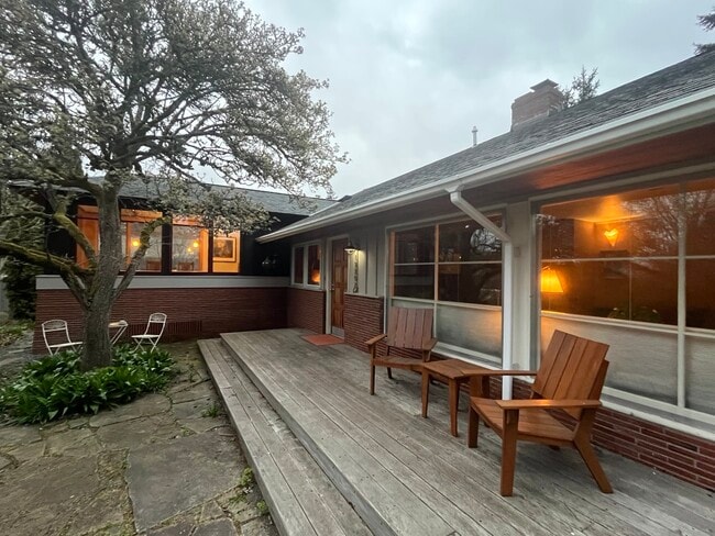 Building Photo - 19202 20th Ave NW Unit Coastal Suite