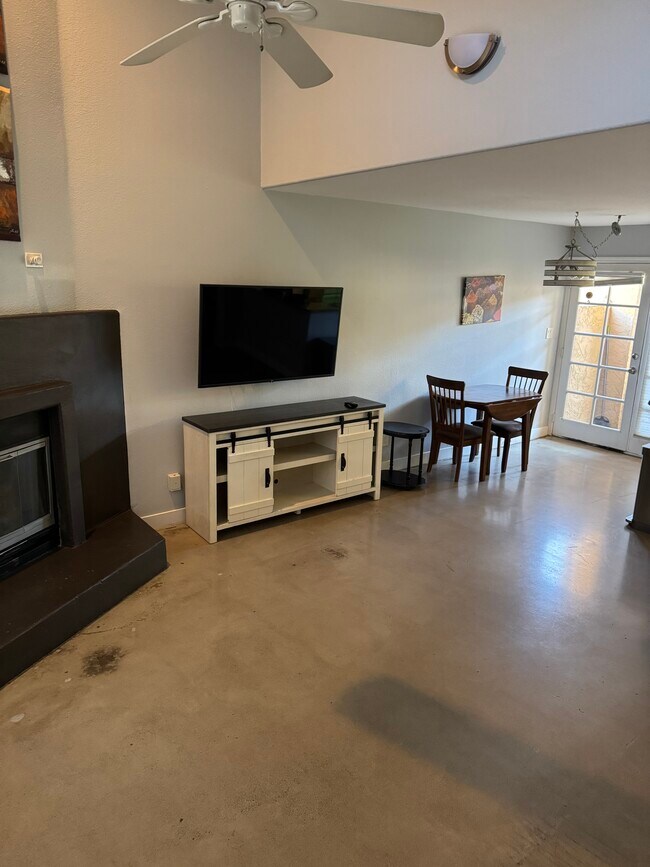 Photo - 1025 E Highland Ave