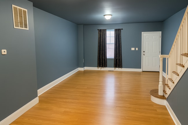 Photo - 2115 Sigel St