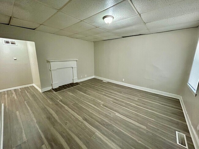 Photo - 3 Bedroom Available!!